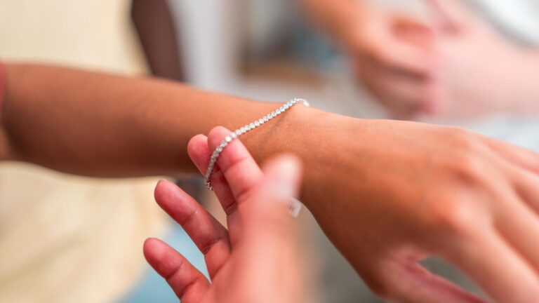 Tennis Bracelet: 7 Powerful Buying Secrets to Avoid Costly Mistakes tennis bracelet